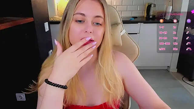 Snapshot of blonde_kellyy chatting on 07/05/26, 04:19 blonde kellyy online show from 07/05/26, 04:19