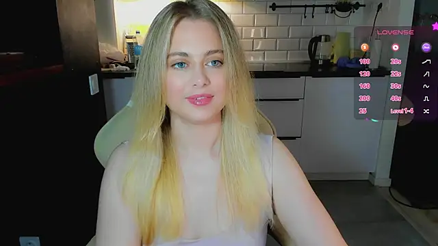 Snapshot of blonde_kellyy chatting on 07/12/26, 03:08 blonde kellyy online show from 07/12/26, 03:08