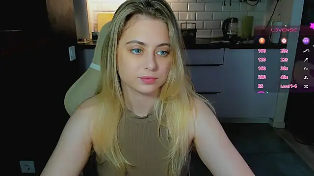Snapshot of blonde_kellyy chatting on 07/20/26, 02:48 blonde kellyy online show from 07/20/26, 02:48