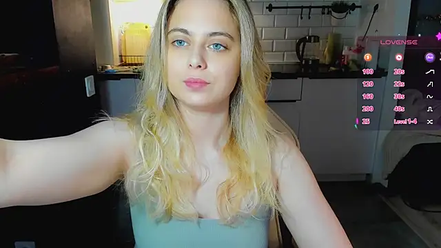 Snapshot of blonde_kellyy chatting on 07/22/26, 02:25 blonde kellyy online show from 07/22/26, 02:25