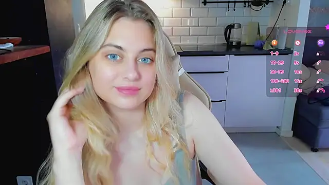 Snapshot of blonde_kellyy chatting on 07/24/26, 03:37 blonde kellyy online show from 07/24/26, 03:37
