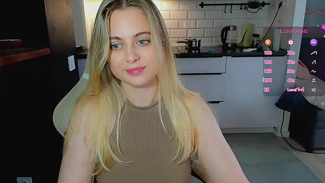 Snapshot of blonde_kellyy chatting on 07/29/26, 04:21 blonde kellyy online show from 07/29/26, 04:21