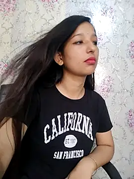 Snapshot of Queen_Rosyy chatting on 06/25/26, 05:12 Queen Rosyy online show from 06/25/26, 05:12