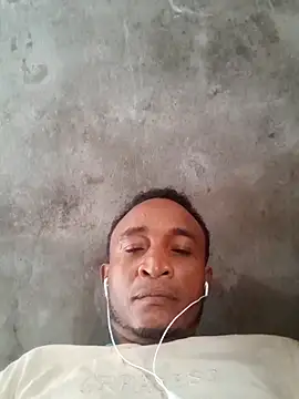 Snapshot of finebone chatting on 06/08/26, 01:44 finebone online show from 06/08/26, 01:44