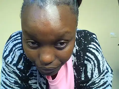 Snapshot of Legit_Queenn chatting on 07/15/26, 02:00 Legit Queenn online show from 07/15/26, 02:00