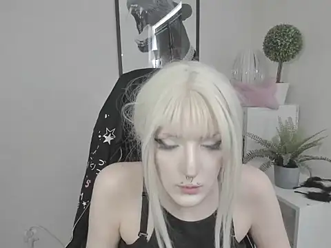 Snapshot of NikaDream chatting on 07/23/26, 12:47 NikaDream online show from 07/23/26, 12:47
