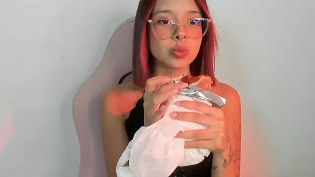 Snapshot of Melaniie_fox_ chatting on 08/01/26, 11:36 Melaniie fox online show from 08/01/26, 11:36