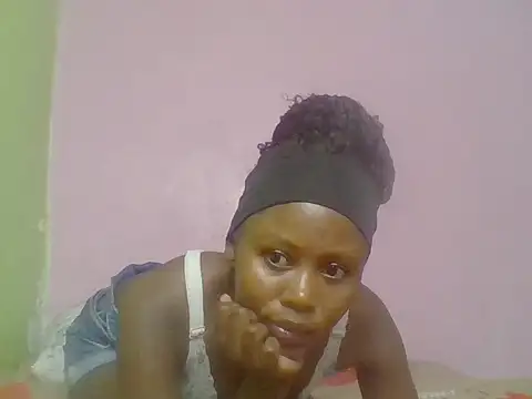 Snapshot of cute_bee chatting on 06/17/26, 11:34 cute bee online show from 06/17/26, 11:34