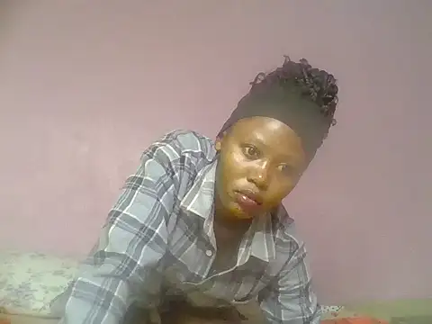 Snapshot of cute_bee chatting on 06/18/26, 02:56 cute bee online show from 06/18/26, 02:56