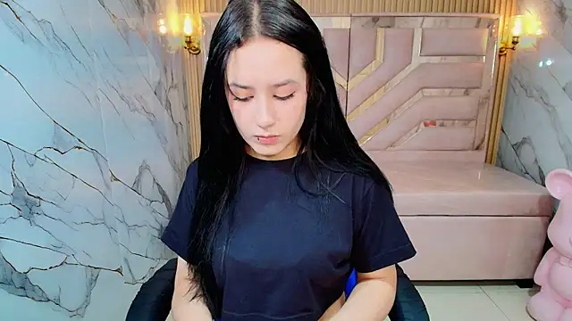 Snapshot of Aleja_r_ chatting on 06/18/26, 07:40 Aleja r online show from 06/18/26, 07:40