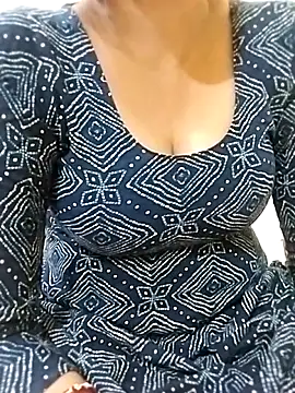 Snapshot of Poonam-Sinha chatting on 06/10/26, 06:01 Poonam-Sinha online show from 06/10/26, 06:01