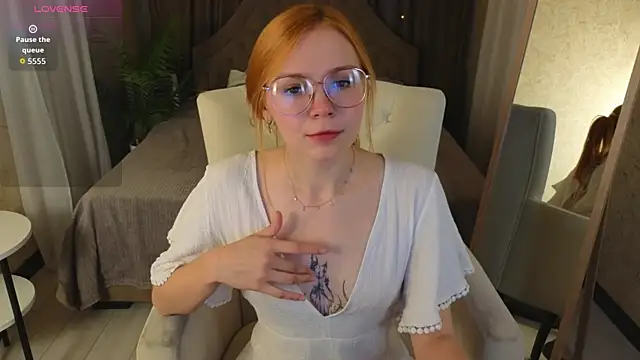 Snapshot of memymee_ chatting on 07/21/26, 01:30 memymee online show from 07/21/26, 01:30