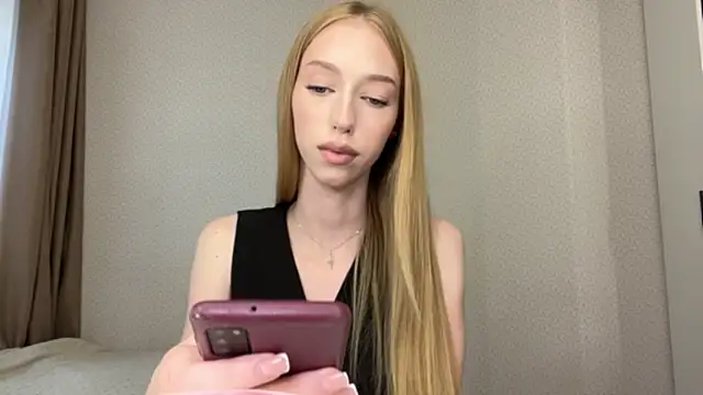 Snapshot of TraceyHowey chatting on 07/28/26, 12:48 TraceyHowey online show from 07/28/26, 12:48