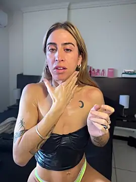 Snapshot of NicoleWilder chatting on 07/17/26, 01:18 NicoleWilder online show from 07/17/26, 01:18
