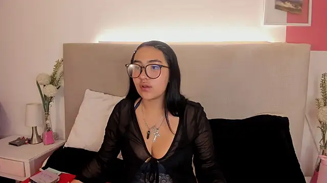 Snapshot of SariBm chatting on 06/16/26, 07:16 SariBm online show from 06/16/26, 07:16