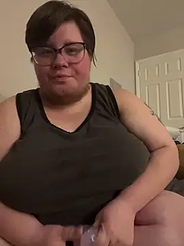 Snapshot of femboyphoenix chatting on 06/13/26, 02:20 femboyphoenix online show from 06/13/26, 02:20