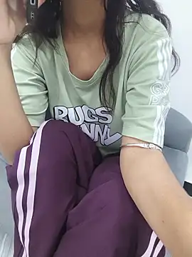 Snapshot of raina_143- chatting on 06/19/26, 03:27 raina 143- online show from 06/19/26, 03:27