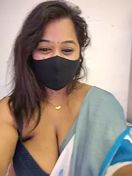 Snapshot of beauty_lisa- chatting on 07/25/26, 02:47 beauty lisa- online show from 07/25/26, 02:47