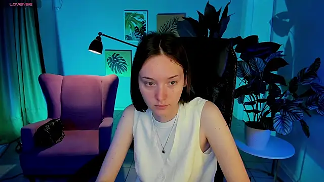 Snapshot of Eva_Leeee chatting on 06/21/26, 05:21 Eva Leeee online show from 06/21/26, 05:21