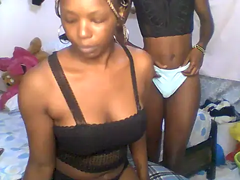 Snapshot of Ladysweetness23 chatting on 06/30/26, 04:13 Ladysweetness23 online show from 06/30/26, 04:13