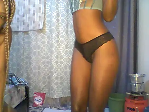 Snapshot of Ladysweetness23 chatting on 07/11/26, 03:42 Ladysweetness23 online show from 07/11/26, 03:42