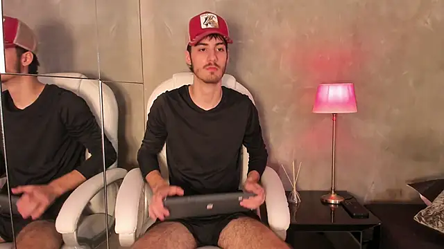 Liam Crown online show from 06/14/26, 06:54