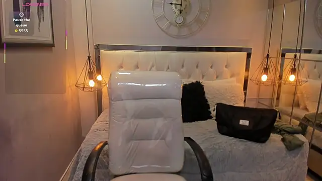 zara moon1 online show from 06/18/26, 09:14