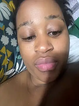 Curveybubbles23 online show from 06/23/26, 04:49