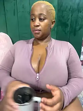 Curveybubbles23 online show from 07/10/26, 12:15