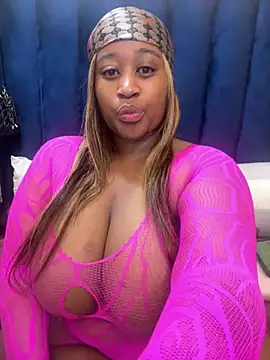 Curveybubbles23 online show from 07/29/26, 11:14