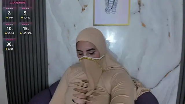 Nadia Sammur online show from 06/12/26, 01:26