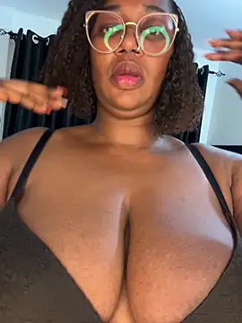 Snapshot of Honeylust26 chatting on 06/18/26, 11:58 Honeylust26 online show from 06/18/26, 11:58
