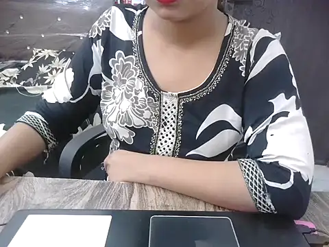Bold-Divya1 online show from 06/25/26, 04:12