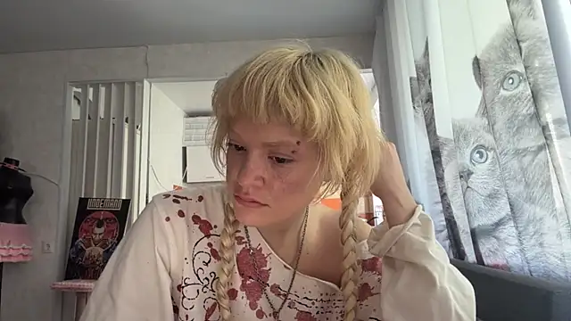 FreedaDeloach online show from 07/04/26, 05:02