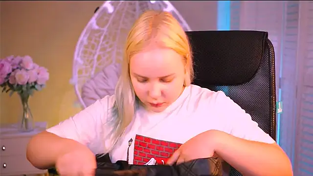 stellawatts online show from 06/19/26, 10:08
