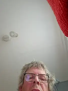 SeraphUK21 online show from 06/13/26, 08:12