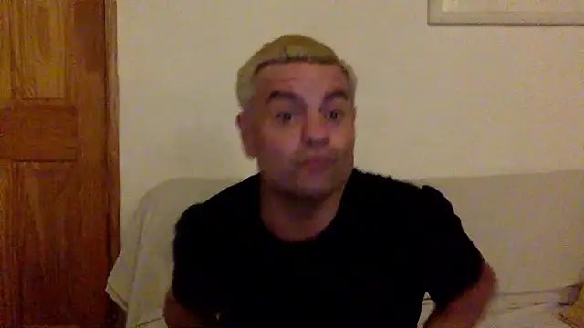Snapshot of HugodelSol chatting on 06/18/26, 12:22 HugodelSol online show from 06/18/26, 12:22