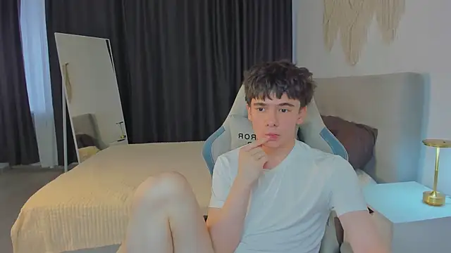 Ethan Crowe online show from 07/22/26, 03:59