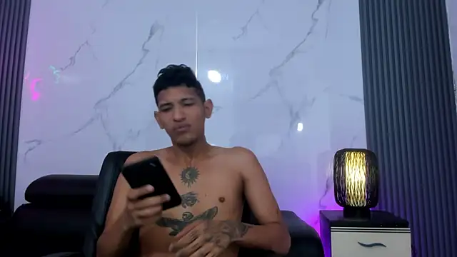 Snapshot of Kleyn_black chatting on 06/18/26, 10:19 Kleyn black online show from 06/18/26, 10:19