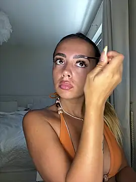 Snapshot of Harrietbronzex chatting on 06/26/26, 11:36 Harrietbronzex online show from 06/26/26, 11:36