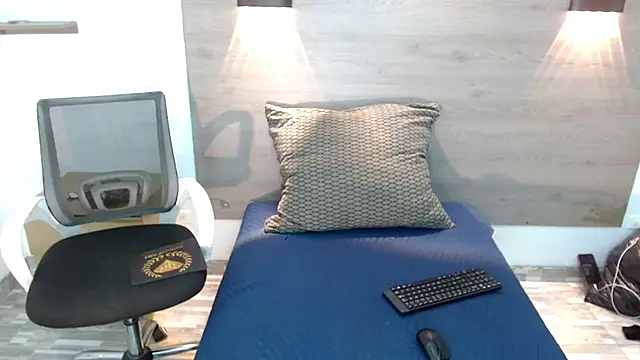 Snapshot of DeboraRaquel chatting on 07/12/26, 08:00 DeboraRaquel online show from 07/12/26, 08:00