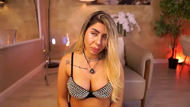 LucyyRosse online show from 06/20/26, 08:17