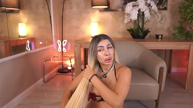 LucyyRosse online show from 07/13/26, 08:06
