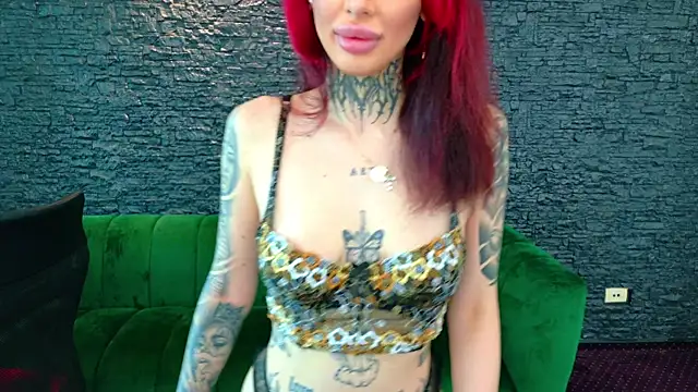 Snapshot of CassyFoxyy chatting on 07/19/26, 04:38 CassyFoxyy online show from 07/19/26, 04:38