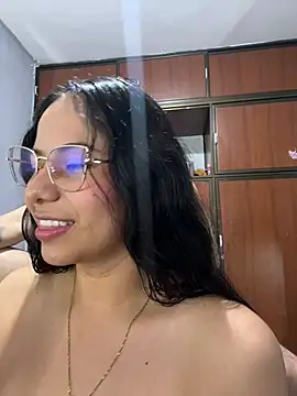 ColombianSexyCouple  online show from 07/07/26, 06:47
