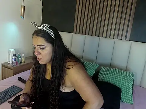 ShelyEvans   online show from 06/26/26, 01:10