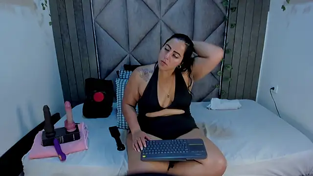 ShelyEvans   online show from 07/07/26, 12:13