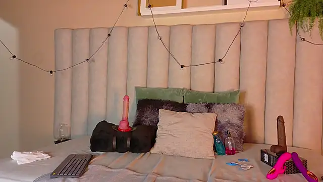 ShelyEvans   online show from 07/13/26, 01:19