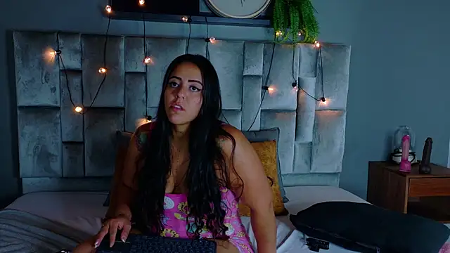 ShelyEvans   online show from 07/25/26, 12:09