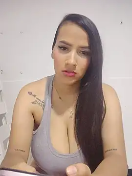 Snapshot of sofia_milky chatting on 07/16/26, 05:19 sofia milky online show from 07/16/26, 05:19